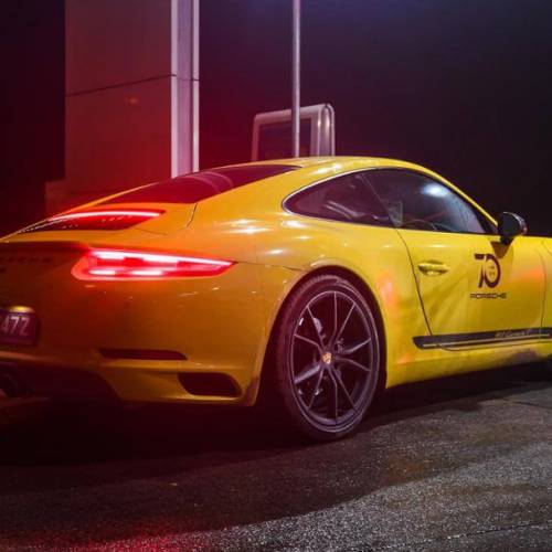 El equipo perfecto: una potente pareja y el Porsche 911 carrera T