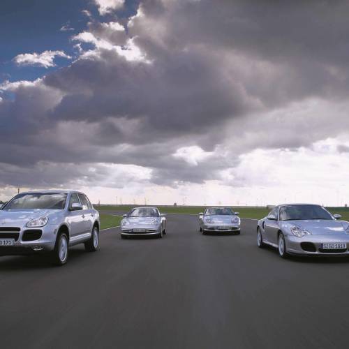 Grupo de Porsche en la carretera
