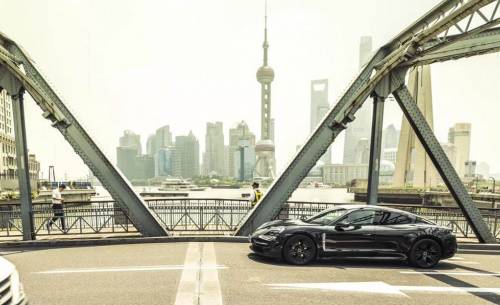 Arranque en China: el Porsche Taycan visita Shanghái
