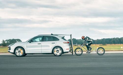 Porsche ayuda a romper el récord europeo de velocidad en bicicleta