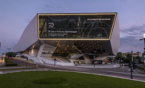 Inauguración de la exposición especial “70 años de deportivos Porsche”