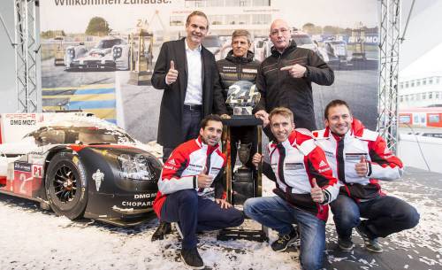 El trofeo Le Mans llega al Museo Porsche El trofeo Le Mans llega al Museo Porsche
